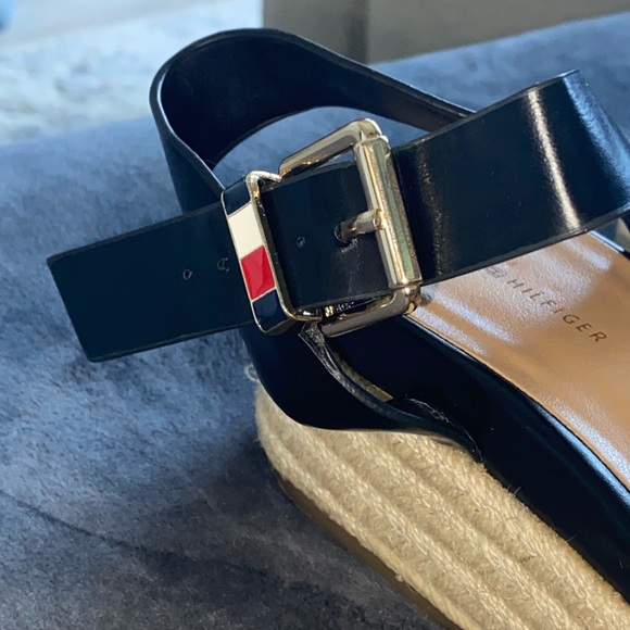 Black, tan, and white women sandals - Picture 4 of 4